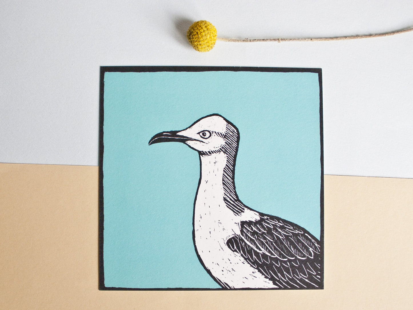 Quadratische Postkarte Möwe