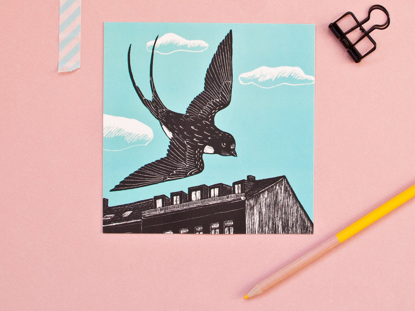 Quadratische Postkarte Schwalbe
