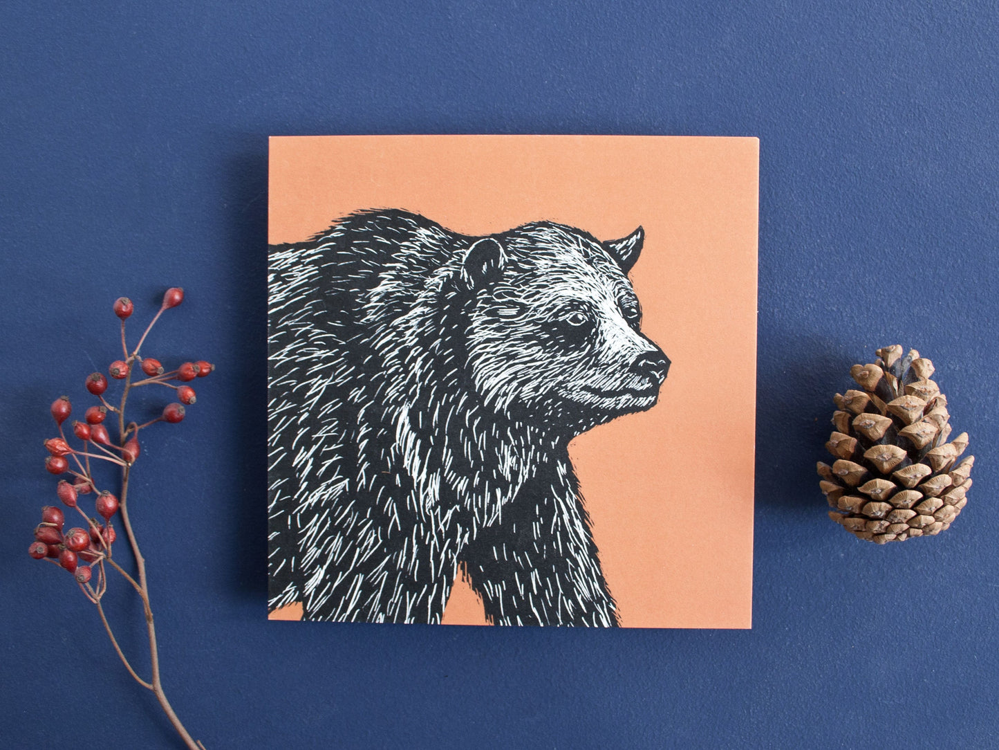 Quadratische Postkarte Bär