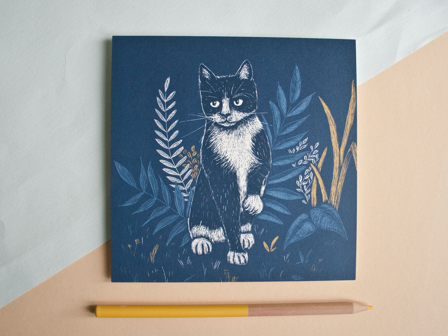 Quadratische Postkarte Katze
