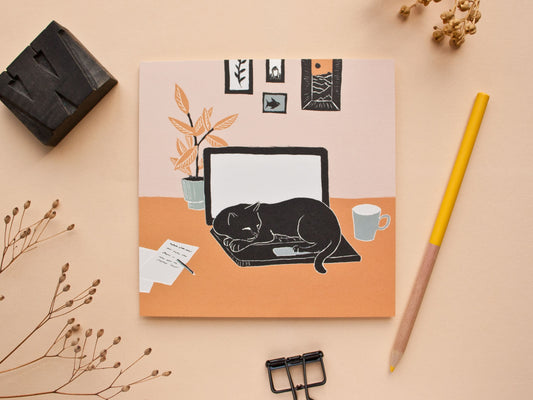 Quadratische Postkarte Katze & Laptop