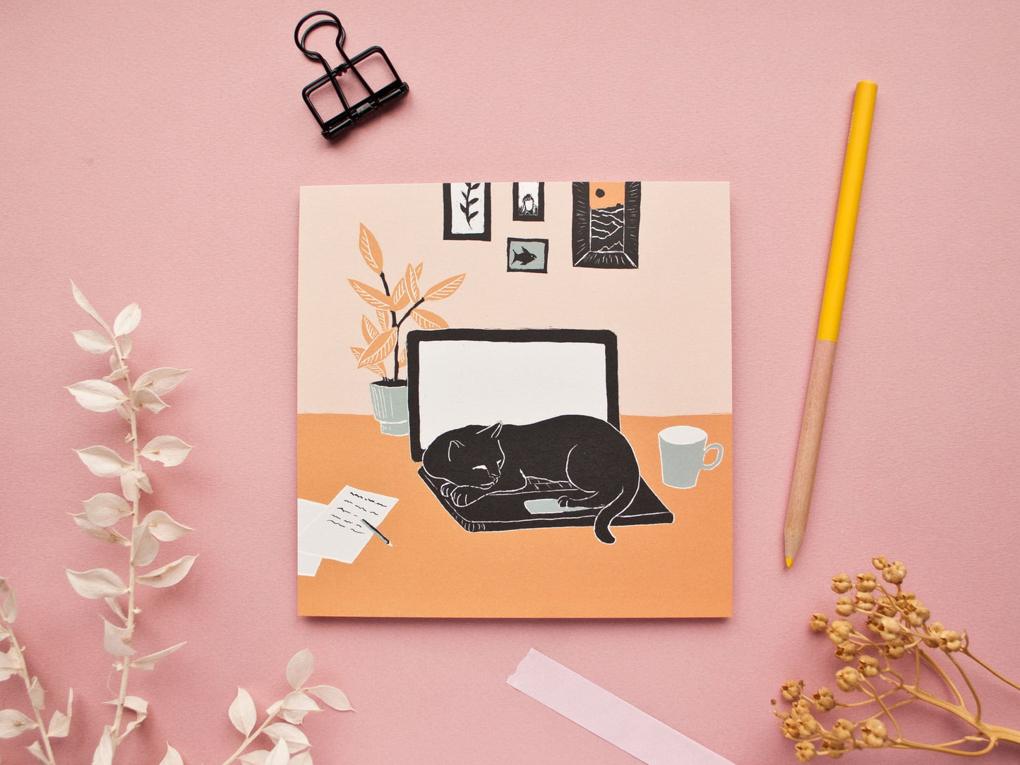 Quadratische Postkarte Katze & Laptop