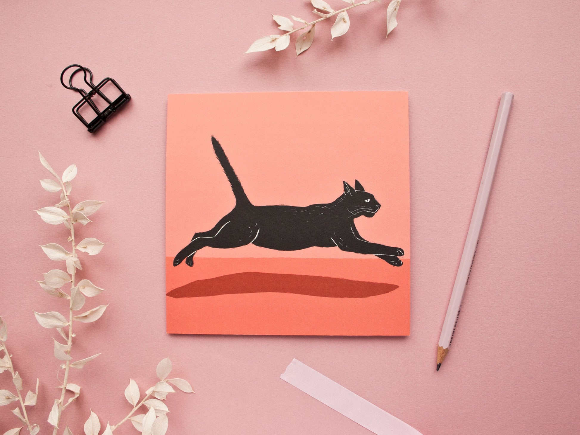 Quadratische Postkarte Springende Katze 